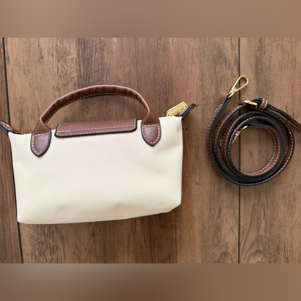 Women Pretty Bag - Picture 3 of 7